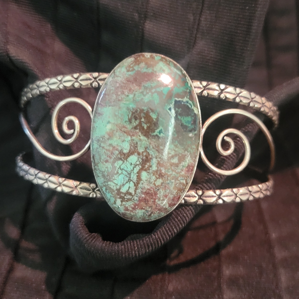 Elegant Silver and Turquoise Bracelet